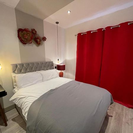 Letzi Premium Cozy Retreat Private En-Suite Rooms, Wembley 伦敦 外观 照片