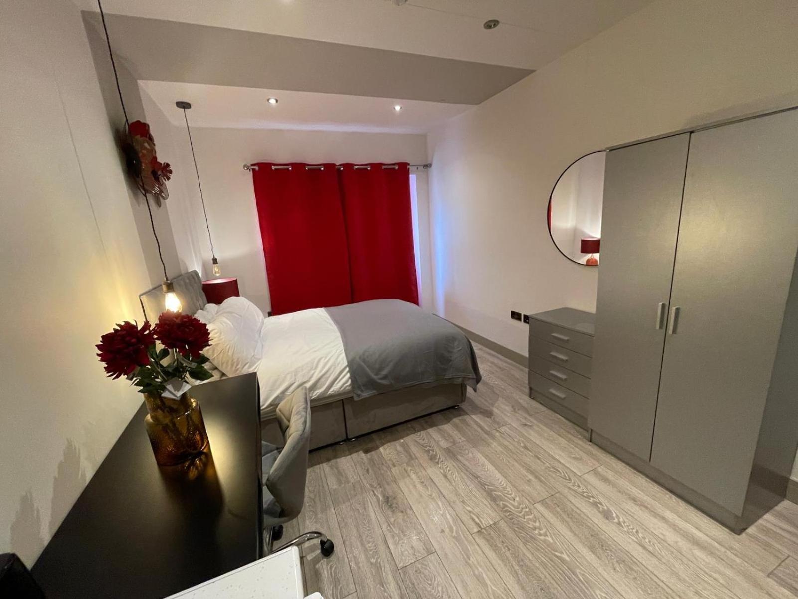 Letzi Premium Cozy Retreat Private En-Suite Rooms, Wembley 伦敦 外观 照片