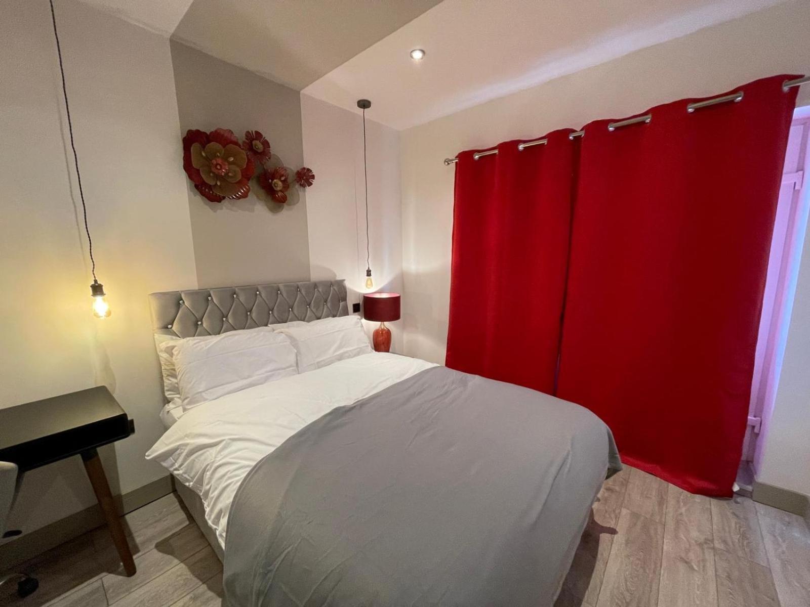 Letzi Premium Cozy Retreat Private En-Suite Rooms, Wembley 伦敦 外观 照片