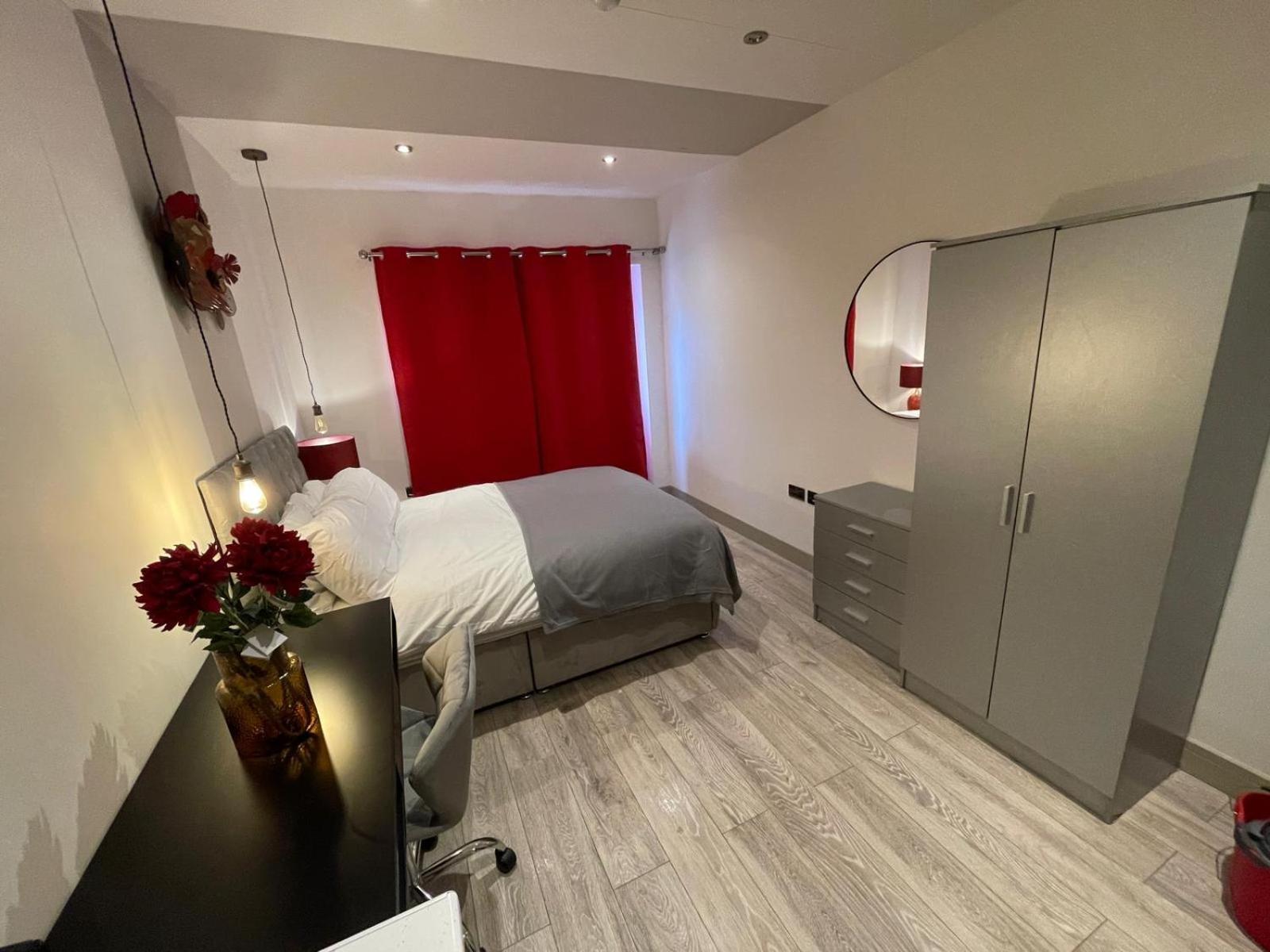 Letzi Premium Cozy Retreat Private En-Suite Rooms, Wembley 伦敦 外观 照片