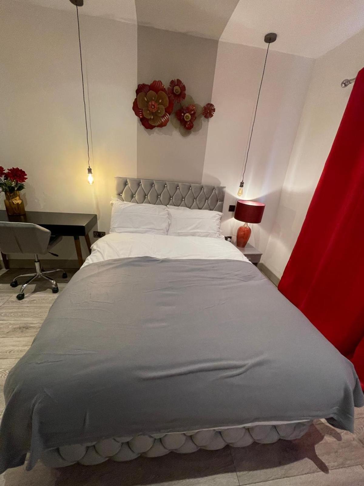 Letzi Premium Cozy Retreat Private En-Suite Rooms, Wembley 伦敦 外观 照片