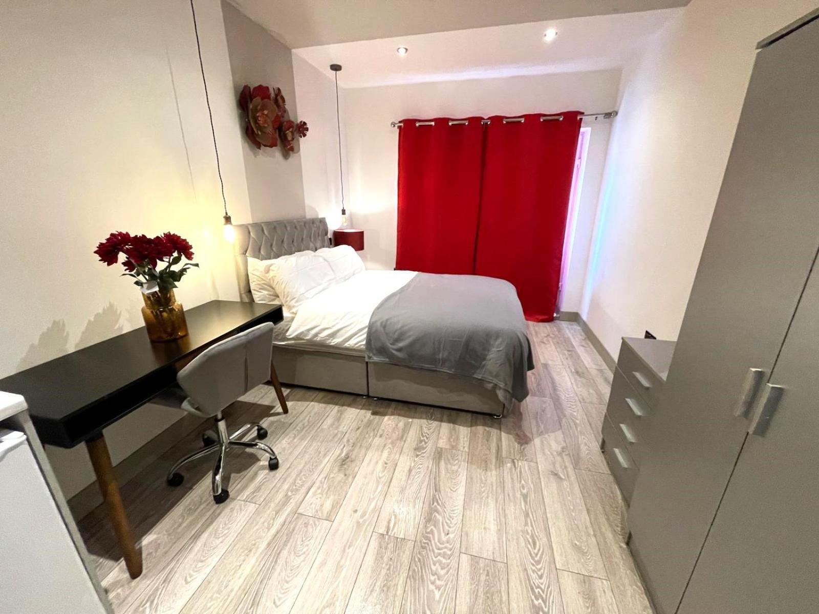 Letzi Premium Cozy Retreat Private En-Suite Rooms, Wembley 伦敦 外观 照片
